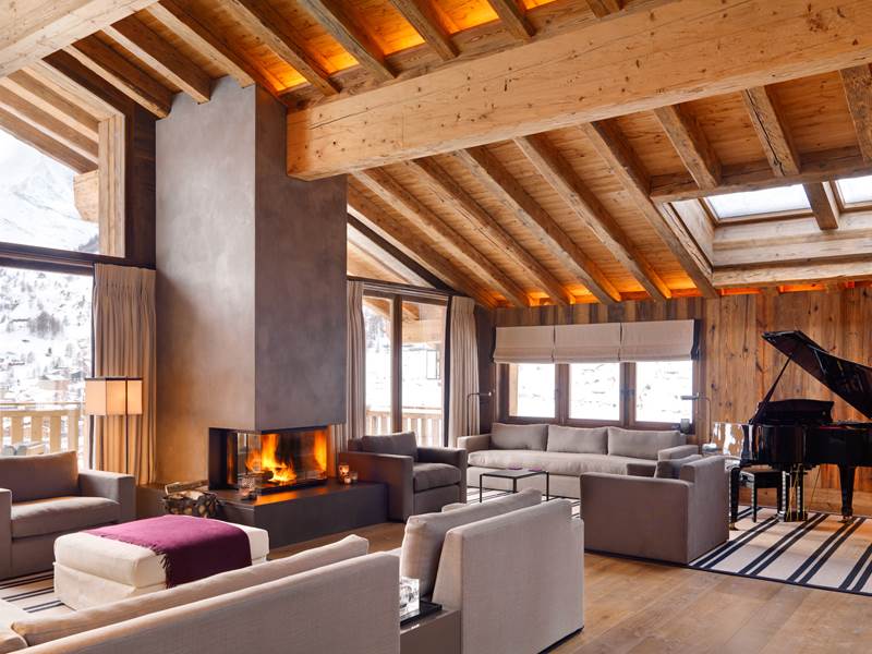 Luxurious lounge and fireplace